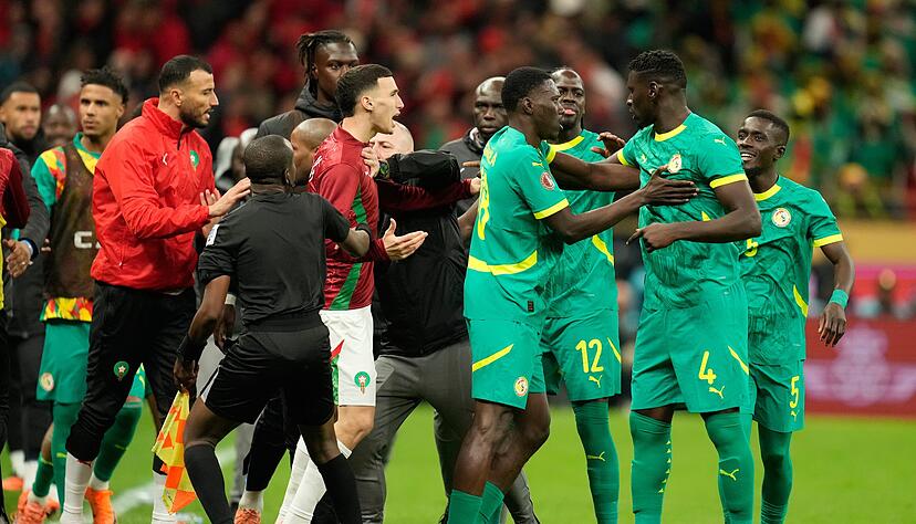 Zwischen dem Senegal und Marokko gab es viel &Auml;rger im Finale des Afrika Cups.