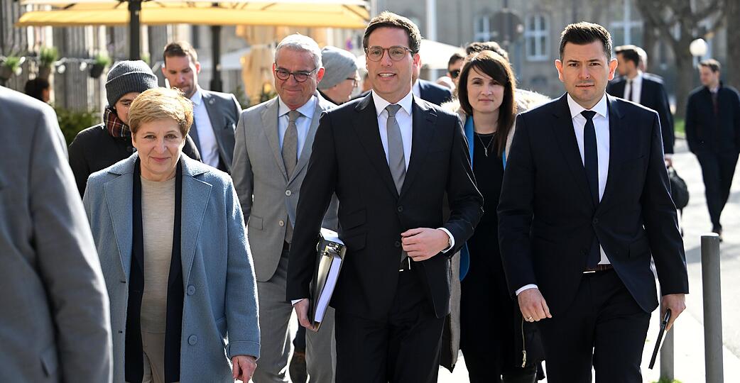 Gr&uuml;ne und CDU im S&uuml;dwesten haben Sondierungsgespr&auml;che zur Bildung einer Regierung nach der Landtagswahl aufgenommen.