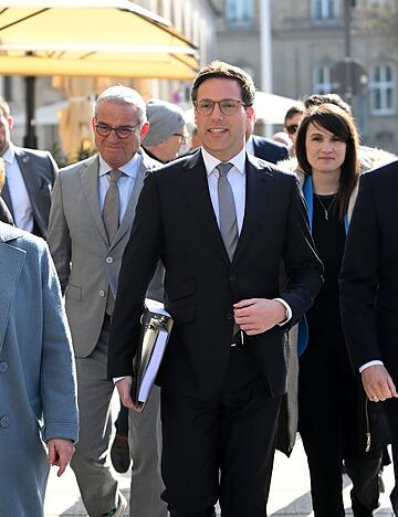 Gr&uuml;ne und CDU im S&uuml;dwesten haben Sondierungsgespr&auml;che zur Bildung einer Regierung nach der Landtagswahl aufgenommen.