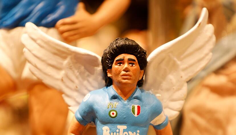 Fu&szlig;ball-Legende Maradona gab es in Neapel auch als Krippenfigur mit Engelsfl&uuml;geln. (Archivbild)