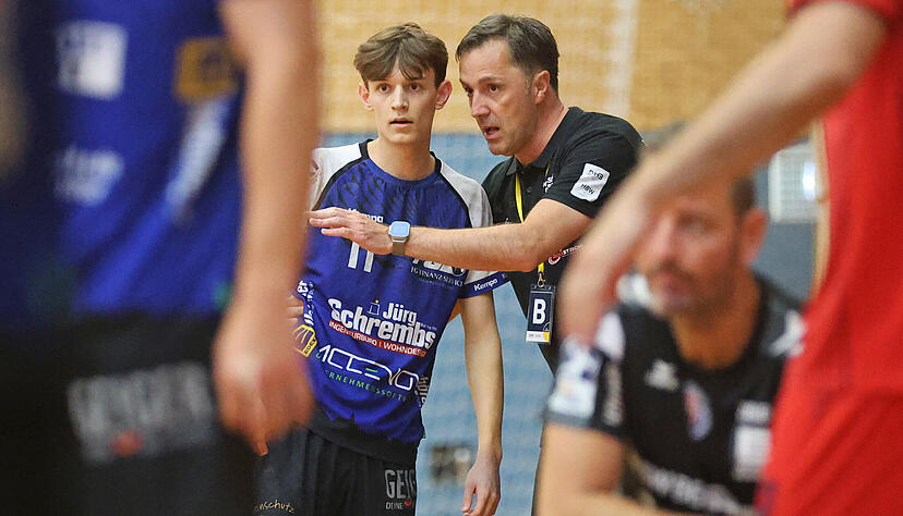 Ist ein F&ouml;rderer von Talenten: Edin Hadzimuhamedovic (rechts), hier im Gespr&auml;ch mit Nicolas Ehrlich.