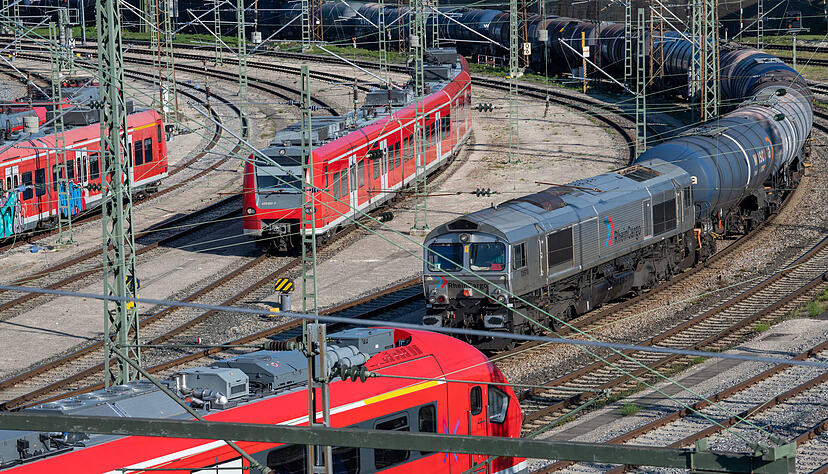 Der Hauptbahnhof in Ulm ist am Montagabend wegen eines Polizeieinsatzes gesperrt.