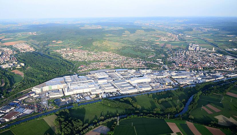 Aus der Luft dominiert Audi das Stadtbild von Neckarsulm. Die Wirtschaftskraft entfaltet sich aber zunehmend auch abseits dieses Werksgeländes.
Foto: Archiv/Gleichauf