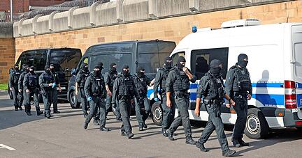 Drogen- und Dopingmittel sollen in die JVA Heilbronn geschmuggelt worden sein. Die Polizei durchsuchte.
Foto:Ralf Seidel Drogen- und Dopingmittel sollen in die JVA Heilbronn geschmuggelt worden sein. Die Polizei durchsuchte.
Foto:Ralf Seidel