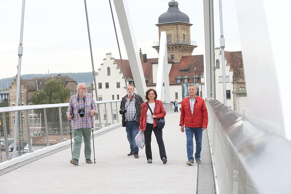 Mit ihr wird der Hauptverkehrsknotenpunkt Willy-Brand-Platz/Hauptbahnhof mit dem ehemaligen Buga-Gelände Neckarbogen verbunden. Mit ihr wird der Hauptverkehrsknotenpunkt Willy-Brand-Platz/Hauptbahnhof mit dem ehemaligen Buga-Gelände Neckarbogen verbunden.
