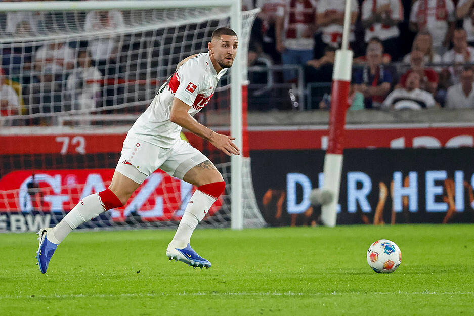 Jeff Chabot: Bei einer Rettungsgrätsche in der 21. Minute befördert er den Ball knapp neben dem eigenen Pfosten ins Aus.  Zweikampfstark mit vielen Ballkontakten. Note: 2,5