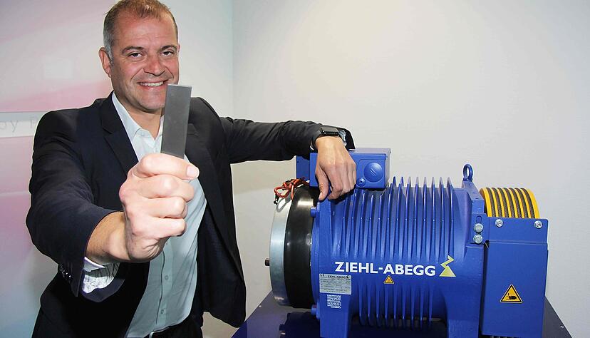 Diese Magnete aus Seltenen Erden sind bisher Standard in vielen Aufzugsantrieben. &bdquo;Wir zeigen auf der Interlift einen Motor, der ausschlie&szlig;lich Ferritmagnete enth&auml;lt&ldquo;, freut sich Vorstandschef Joachim Ley.