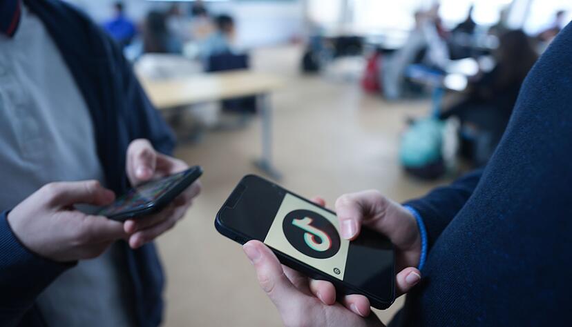 Nicht nur in Sozialen Netzwerken finden Kinder und Jugendliche Inhalte, die gefährlich sein können. (Symbolbild) Nicht nur in Sozialen Netzwerken finden Kinder und Jugendliche Inhalte, die gefährlich sein können. (Symbolbild)