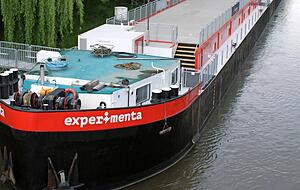 Noch liegt sie am Neckar an der Badstraße: die MS Experimenta. 
Foto: Friese