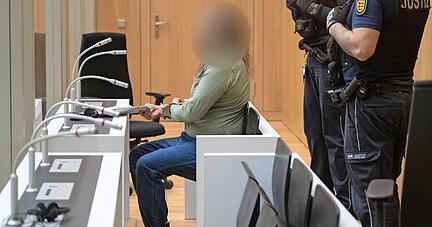 Der Angeklagte soll unter anderem ein Kampfsportstudio in Öhringen besessen und bei einer Künzelsauer Firma gearbeitet haben.