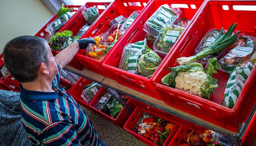 Vielen Tafeln fehlen immer noch dringend Helferinnen und Helfer. (Archivbild)