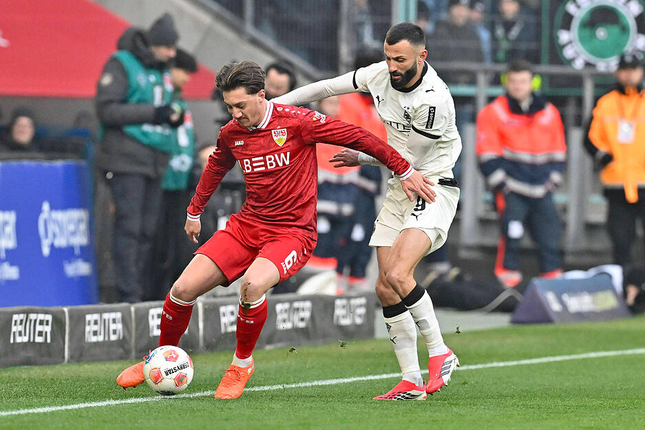 Angelo Stiller: Comeback nachdem er in Rom verletzt fehlte. Der VfB Stuttgart wirkte mit Stiller direkt stabiler. Das gro&szlig;e Offensiv-Feuerwerk gab es jedoch nicht. Note: 3
