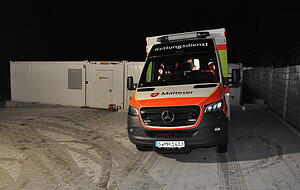 Neues Domizil in Bad Wimpfen: In den Containern im Hintergrund sind die Ruheräume, der Gemeinschaftsraum mit Küche und ein Lagerraum untergebracht.