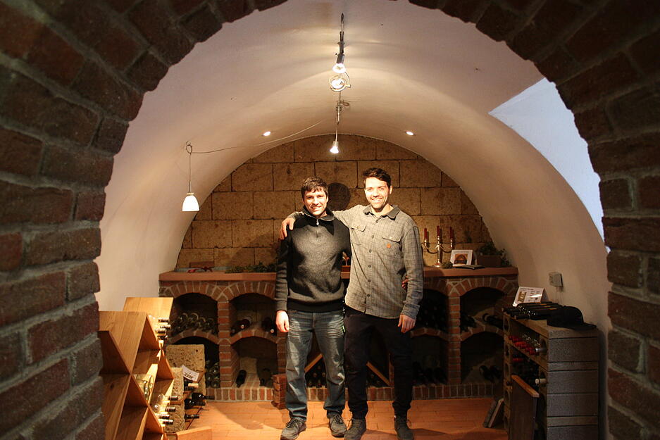 Die vierte Generation steht in den Startl&ouml;chern: Felix (links) und Axel Neuschwander sollen den Betrieb in die Zukunft f&uuml;hren.