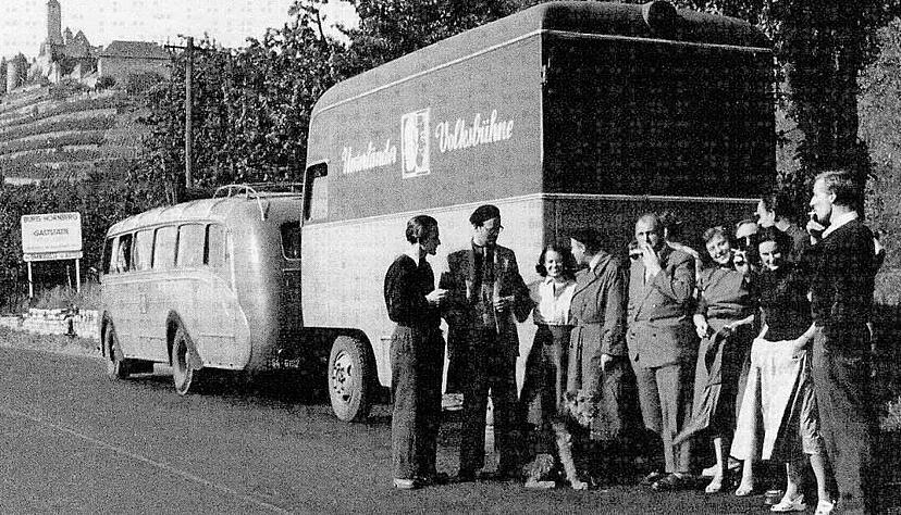 Seit 75 Jahren sind die Schauspielerinnen und Schauspieler der Badischen Landesbühne on Tour. Im Landkreis Heilbronn spielen sie ihre Stücke in Eppingen, Bad Rappenau, Bad Wimpfen und in Bad Friedrichshall. Seit 75 Jahren sind die Schauspielerinnen und Schauspieler der Badischen Landesbühne on Tour. Im Landkreis Heilbronn spielen sie ihre Stücke in Eppingen, Bad Rappenau, Bad Wimpfen und in Bad Friedrichshall.