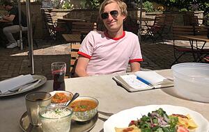 Im Zinsers Fl&auml;mmle in Neipperg  wird Mittag gegessen.