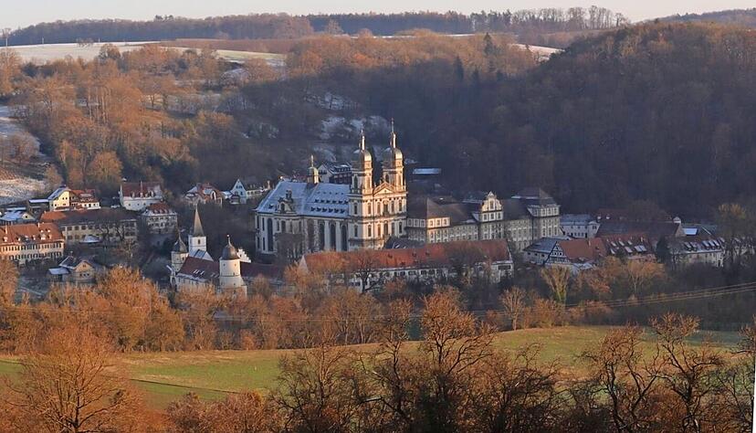 Die Gemeinde Sch&ouml;ntal muss im kommenden Jahr wohl wieder einen Kredit aufnehmen, sagt K&auml;mmerin Carina M&uuml;ller, die vorerst zum letzten Mal an der Verwaltungsbank bei einer Gemeinderatssitzung Platz genommen hat.