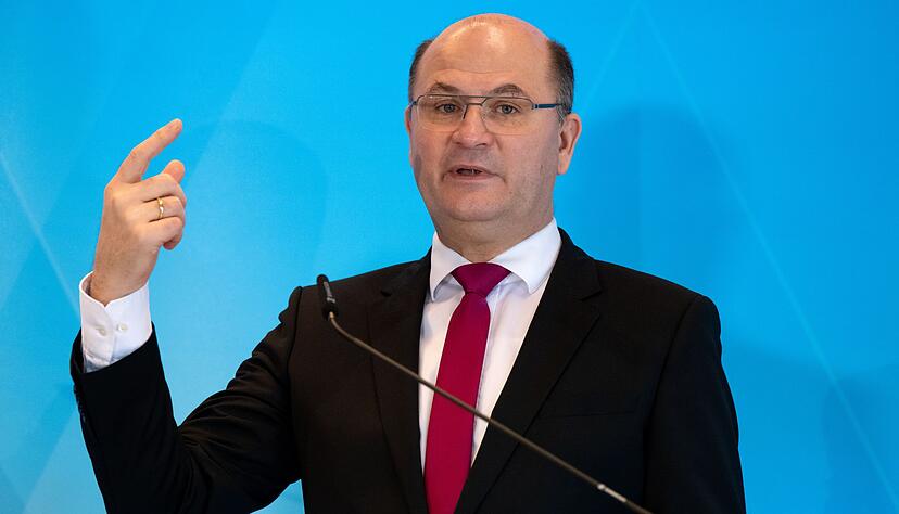 F&uuml;r Bayerns Finanzminister Albert F&uuml;racker (CSU) zeigen die neuesten Zahlen, dass das bisherige System des L&auml;nderfinanzausgleichs nichts mehr mit Fairness zu tun hat. (Archivbild)