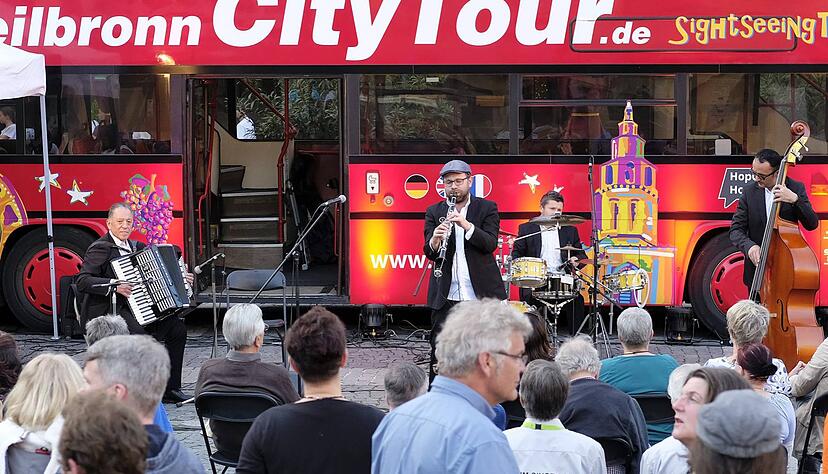Ein mittelalterliches Klangerlebnis bescherte die Schola Gregoriana Kirchpergensis bei der Langen Nacht der Musik den Besuchern im Heilbronner Deutschordensm&uuml;nster.