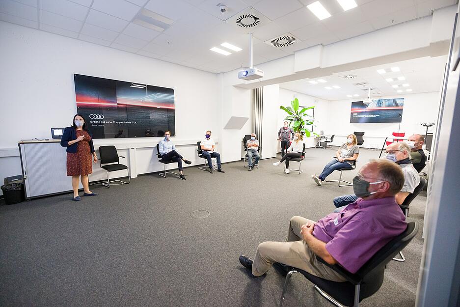 Sechs Stimme-Leser durften unter strengen Corona-Regelungen ins Trainingscenter des Audi-Werks Neckarsulm.