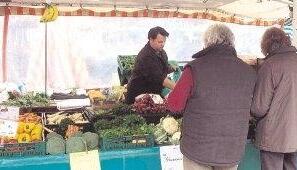 Eine gro&szlig;e Auswahl an frischen Waren, die gute Qualit&auml;t und eine pers&ouml;nliche Atmosph&auml;re &minus; das sch&auml;tzen viele Kunden am Wochenmarkt.Foto: Carina Wolpert