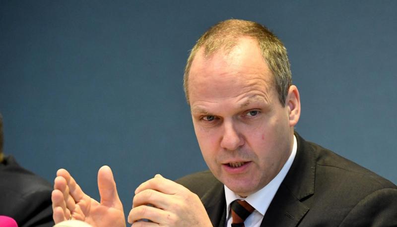 Werner Schwarz im Januar während einer Pressekonferenz in Kiel. Nach Ansicht von Schwarz müsste der Preis für Schweinefleisch steigen. Werner Schwarz im Januar während einer Pressekonferenz in Kiel. Nach Ansicht von Schwarz müsste der Preis für Schweinefleisch steigen.
