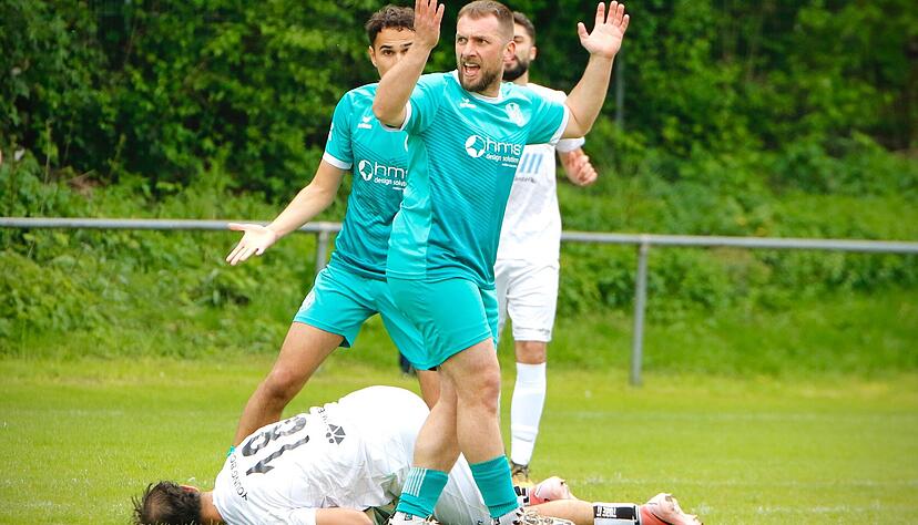 Hakan Kutlu verschafft sich in der Partie seines VfR Heilbronn gegen die Young Boys Reutlingen mal wieder Respekt. Hakan Kutlu verschafft sich in der Partie seines VfR Heilbronn gegen die Young Boys Reutlingen mal wieder Respekt.