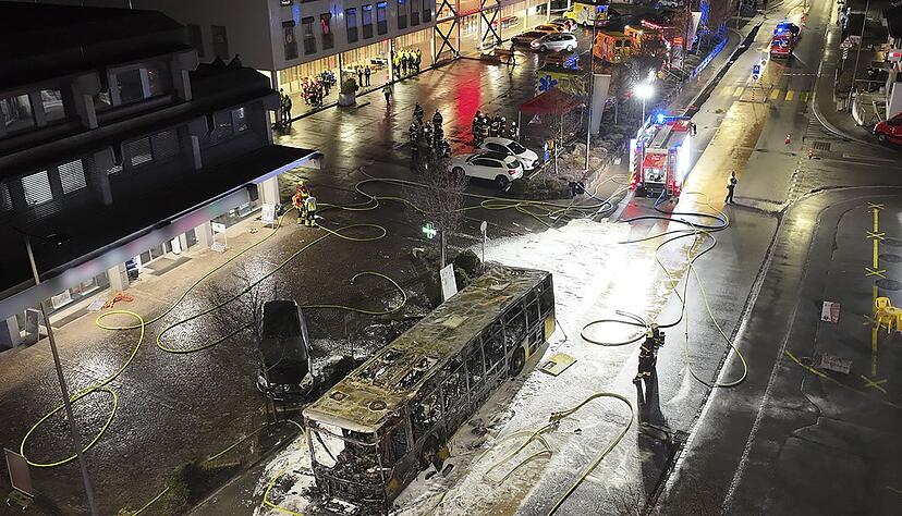 Der Bus brannte v&ouml;llig aus.