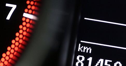 Manipulierte Tachostände sind keine Seltenheit: Bis zu ein Drittel der Gebrauchtwagen könnten nach Polizeizahlen betroffen sein. Manipulierte Tachostände sind keine Seltenheit: Bis zu ein Drittel der Gebrauchtwagen könnten nach Polizeizahlen betroffen sein.