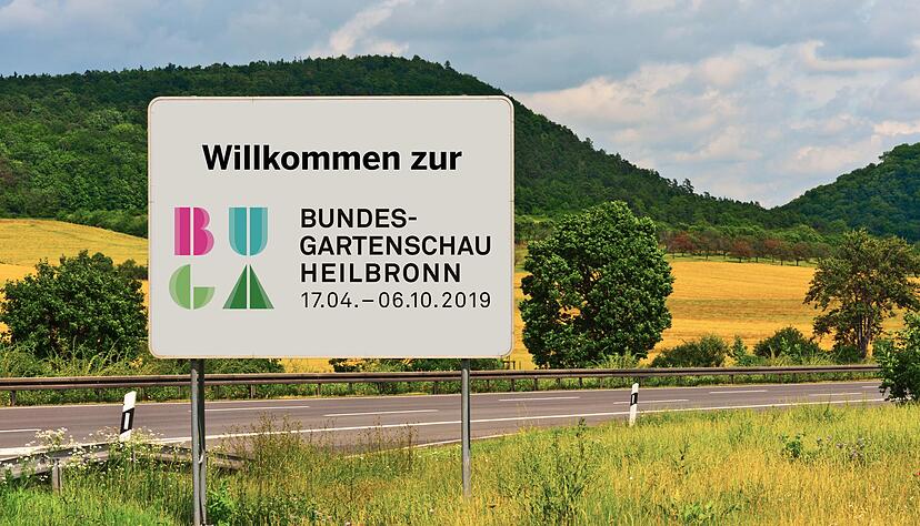 Einen offiziellen Entwurf für die Buga-Schilder gibt es noch nicht. So könnten sie sich die Stimme-Grafiker vorstellen. Foto: jas – stock.adobe.com, Montage: HSt