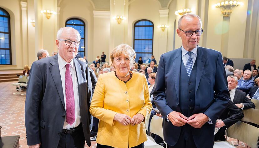 Volker Kauder gilt als langjähriger Vertrauter von Ex-Kanzlerin Merkel, mit dem Kurs des aktuellen Kanzlers hadert er hingegen. (Archivbild) Volker Kauder gilt als langjähriger Vertrauter von Ex-Kanzlerin Merkel, mit dem Kurs des aktuellen Kanzlers hadert er hingegen. (Archivbild)