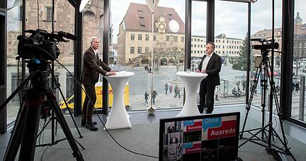 Martin Kübler (rechts) stellte sich den Fragen von Uwe Ralf Heer. Foto: Andreas Veigel