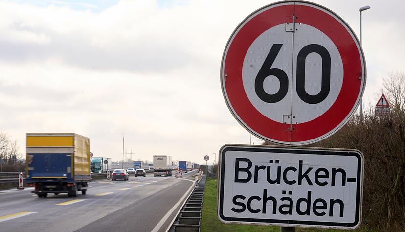 Viele Autobahnbrücken sind in die Jahre gekommen. Viele Autobahnbrücken sind in die Jahre gekommen.