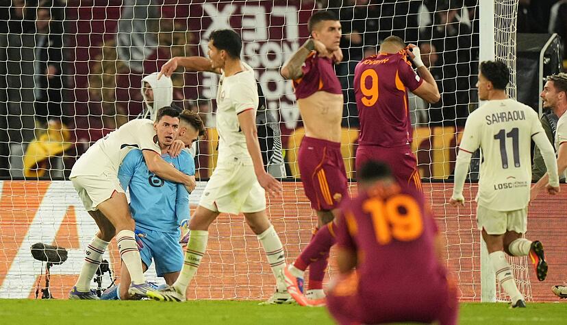 Lilles Keeper Berke Özer wurde gegen die AS Rom zum gefeierten Matchwinner. Lilles Keeper Berke Özer wurde gegen die AS Rom zum gefeierten Matchwinner.