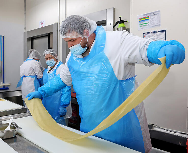 Maultaschenproduktion bei der Metzgerei Nothwang in Bad Friedrichshall