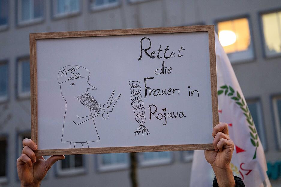 Vor allem Frauenrechte und die Demokratie sind laut der Heilbronner Kundgebung in Syrien in Gefahr.