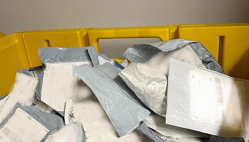 Beschlagnahmte Sendungen, in denen in vielen Fällen nicht bestelltes Saatgut verschickt wurde,