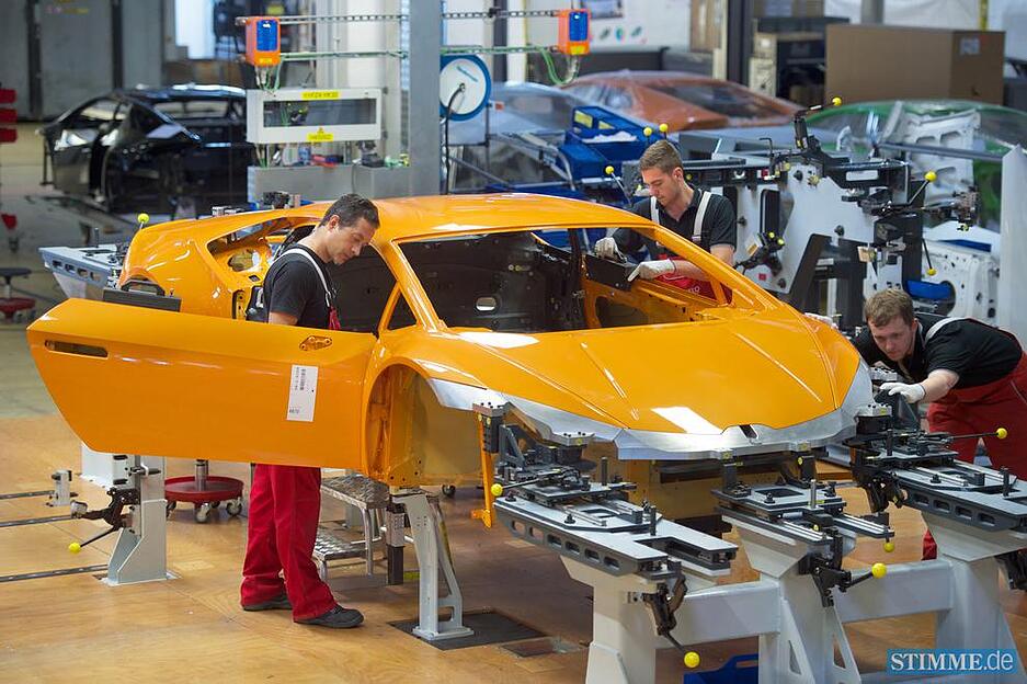 Audi AG in Heilbronn am 10.06.2014: Karosseriefertigung f&uuml;r Lamborghini.