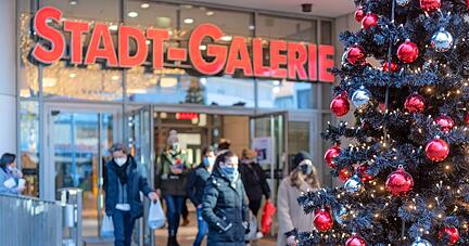 Auch in der Heilbronner Stadtgalerie wird die Kundenfrequenz an den Zug&auml;ngen erfasst. Die Center-Managerin sieht weiter ausreichend Platz f&uuml;r die Kunden.