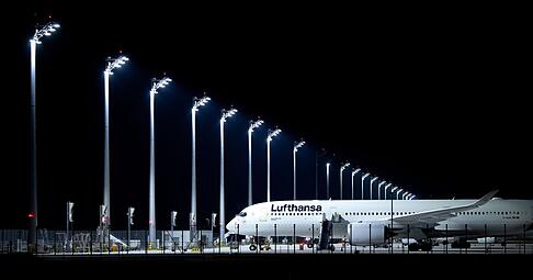 Am Münchner Flughafen mussten Passagiere über Nacht in mehreren Lufthansa-Maschinen ausharren. (Symbolbild) Am Münchner Flughafen mussten Passagiere über Nacht in mehreren Lufthansa-Maschinen ausharren. (Symbolbild)