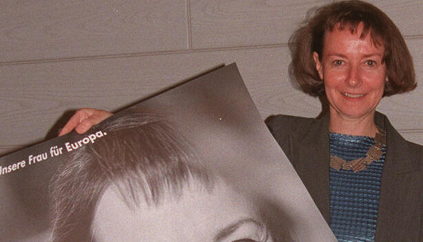 Zusammengestellt von Archiv und Dokumentation der Heilbronner Stimme 

Evelyne Gebhardt ist seit 1994 Mitglied des Europaparlaments f&uuml;r die SPD. Sie k&auml;mpft f&uuml;r eine Politik, die den Menschen in den Mittelpunkt stellt. Aufnahme zur Europawahl 1999. Foto: HSt-Archiv