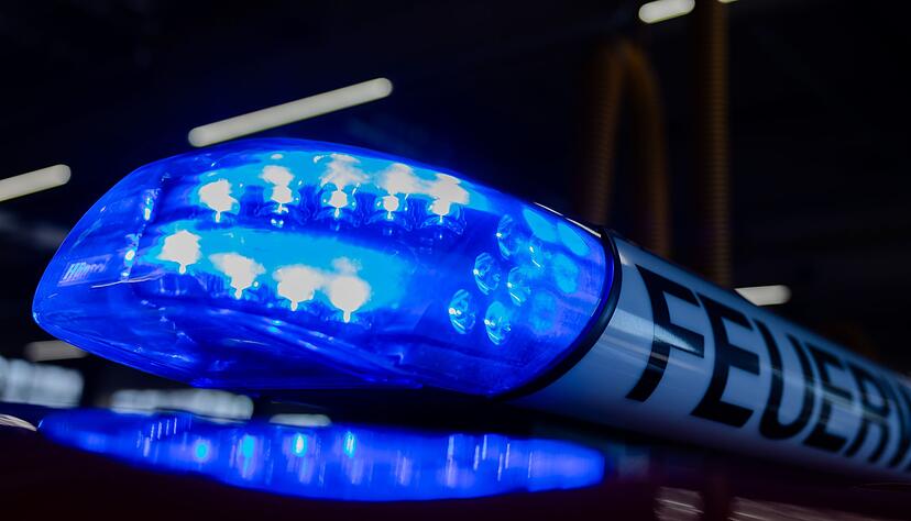 Der Bewohner verletzte sich bei dem Versuch, das Feuer selbst zu l&ouml;schen. (Symbolbild)