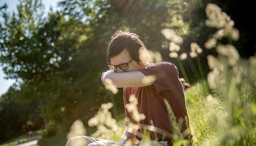 Der Rachen kribbelt, die Nase l&auml;uft, die Augen jucken: Wer Heuschnupfen hat, kann den Fr&uuml;hling nicht so gut genie&szlig;en.