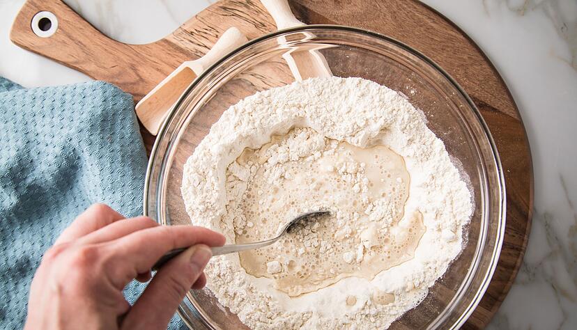 Wer mit Hefe backt, sollte statt auf Type 405 besser auf ein Weizenmehl 550 oder Dinkelmehl 630 zurückgreifen. Wer mit Hefe backt, sollte statt auf Type 405 besser auf ein Weizenmehl 550 oder Dinkelmehl 630 zurückgreifen.