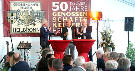 In vier Runden interviewte Stimme-Chefredakteur Uwe Ralf Heer (links) maßgebliche Köpfe der Genossenschaftskellerei und andere Branchenvertreter, hier WG-Vorstandschef Justin Kircher und Ex-Geschäftsführer Karl Seiter (rechts).
Fotos: Ralf Seidel