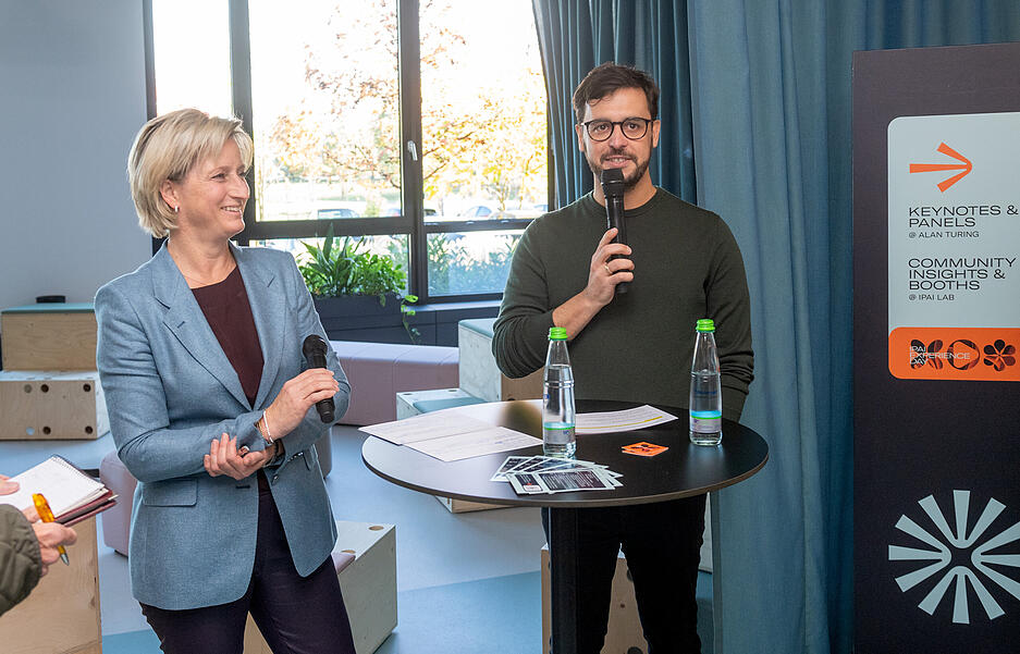Im Fokus des Events standen Vorträge, Podiumsdiskussionen und Community Talks zu den Themen Künstliche Intelligenz, Technologie und Transformation.