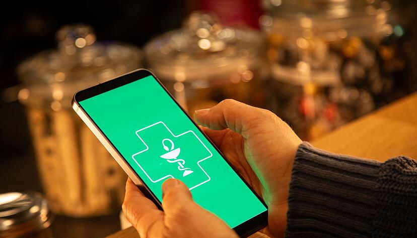 Immer in der Hosentasche: DiGAs sind niedrigschwellige Angebote - eine Psychotherapie k&ouml;nnen sie aber in der Regel nicht ersetzen.