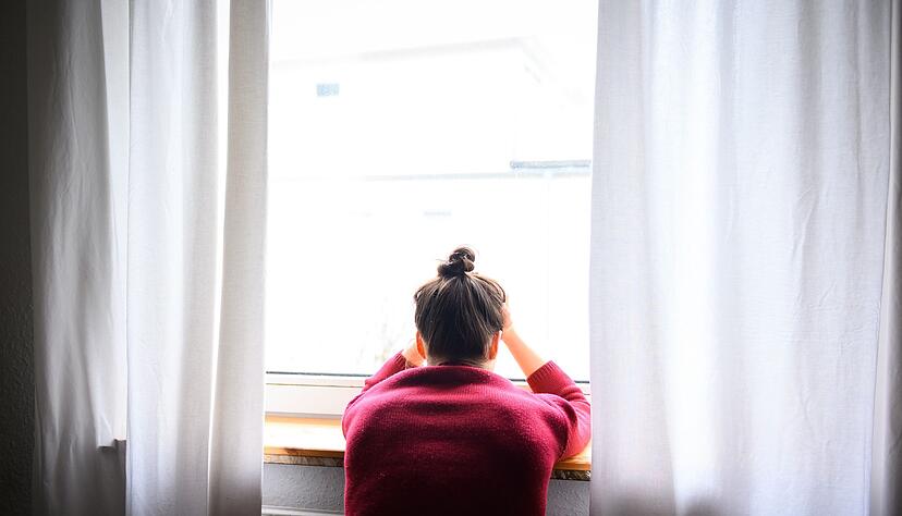 Wenn klassische Behandlungsansätze keine Wirkung zeigen, kann zur Therapie einer Depression auch Esketamin zum Einsatz kommen. Wenn klassische Behandlungsansätze keine Wirkung zeigen, kann zur Therapie einer Depression auch Esketamin zum Einsatz kommen.