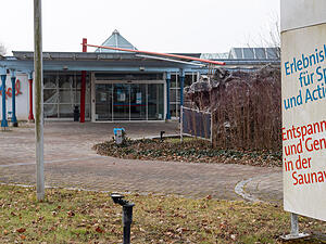 Das Aquatoll in Neckarsulm soll &uuml;berraschend doch eine Zukunft als Bad bekommen. Bei Neckarsulmern st&ouml;&szlig;t die Ank&uuml;ndigung auf Zuspruch.