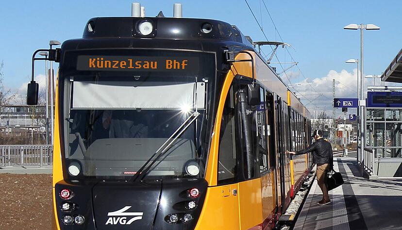 Bleibt sie ein Traum? Nachdem seit mehr als einem Jahrzehnt über die Möglichkeit einer Wiederbelebung der Stadtbahn nach Künzelsau diskutiert wird, könnte bald eine Entscheidung fallen. Bleibt sie ein Traum? Nachdem seit mehr als einem Jahrzehnt über die Möglichkeit einer Wiederbelebung der Stadtbahn nach Künzelsau diskutiert wird, könnte bald eine Entscheidung fallen.